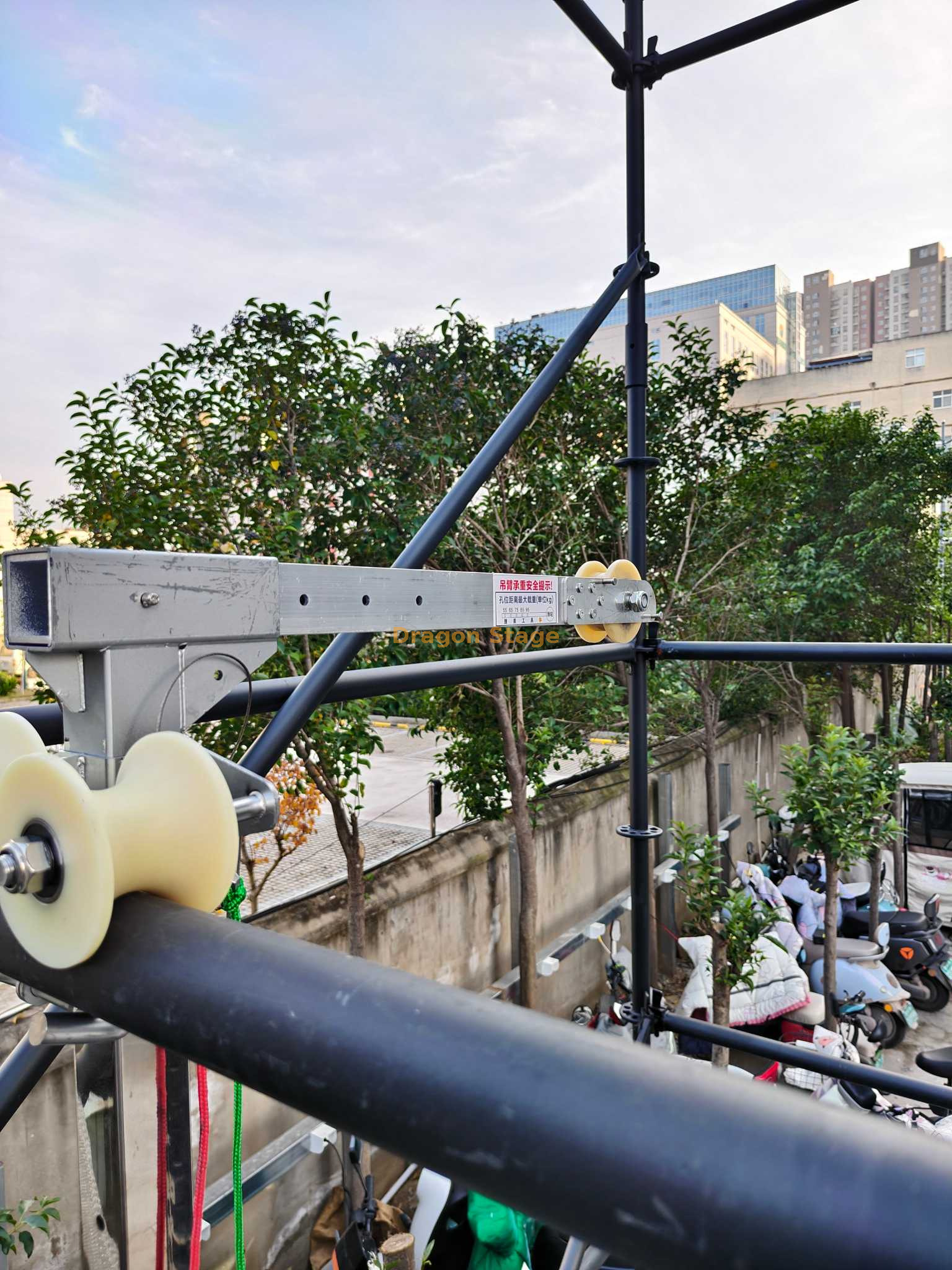 Support de suspension pour &eacute;cran LED (3) 