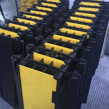 Rampe de câble en caoutchouc à 3 trous pour équipement de scène