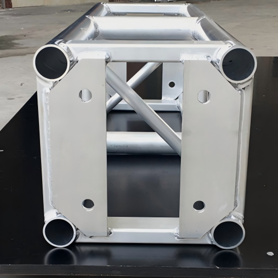 ferme en aluminium &agrave; extr&eacute;mit&eacute;s plates