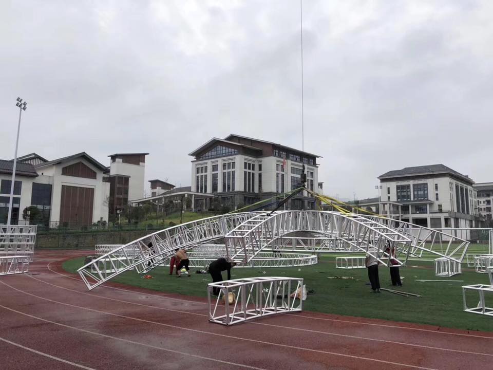 Comment installer le syst&egrave;me de ferme &agrave; toit en d&ocirc;me