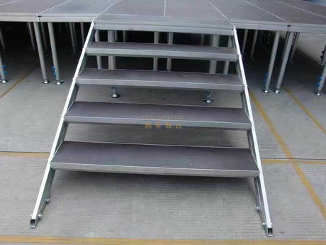 Scène extérieure portative légère à vendre 9x6m Hauteur : 0,6-1m