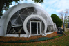 Tente de glamping à dôme géodésique de luxe avec fenêtres solaires