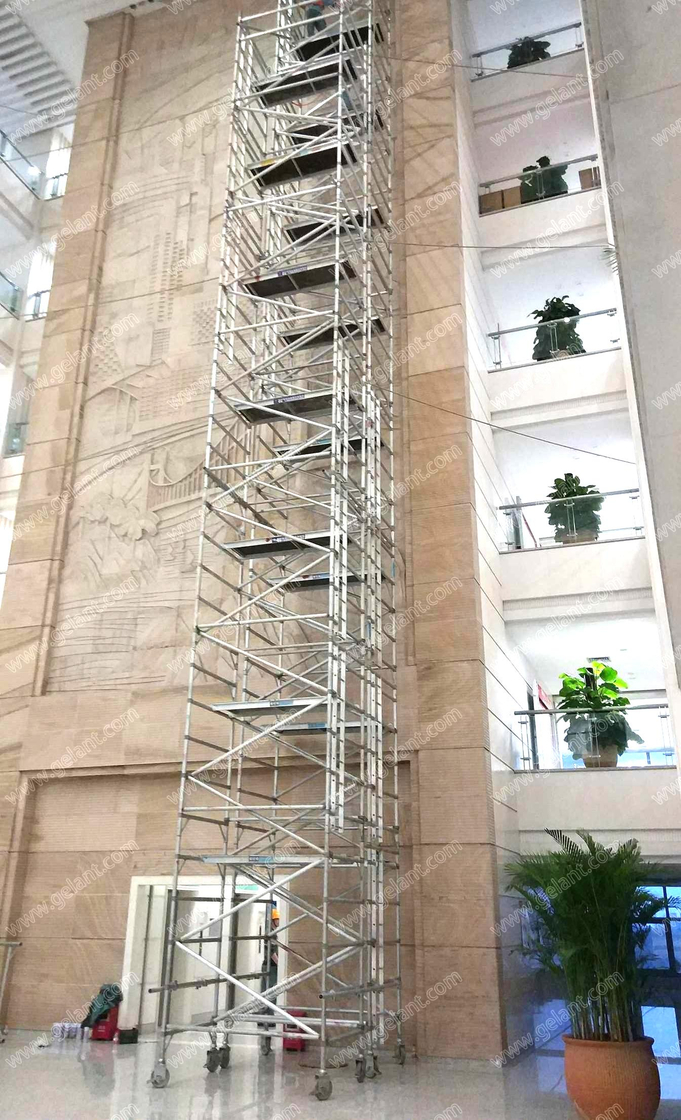 Échafaudage double de construction mobile en aluminium de 1,35x2x13,59 m avec escabeau