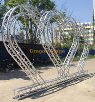 Botte en aluminium d'étape d'événement de fond de botte incurvée par voûte faite sur commande de coeur créatif