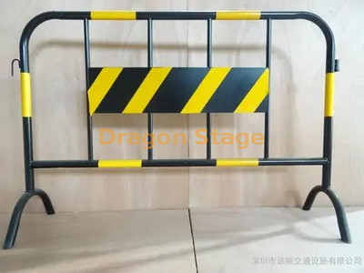 Clôture de barrière temporaire d'événement Portable à bas prix/barrière de barre de route tubulaire/barricade de foule en acier de site