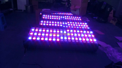 Projecteur de conférence tricolore à LED violet de haute qualité