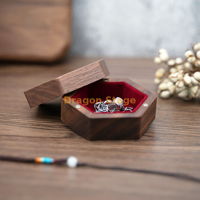 Logo personnalisé Collier hexagone de luxe Emballage cadeau cadeau en bois en bois Boîte de bijoux en bois